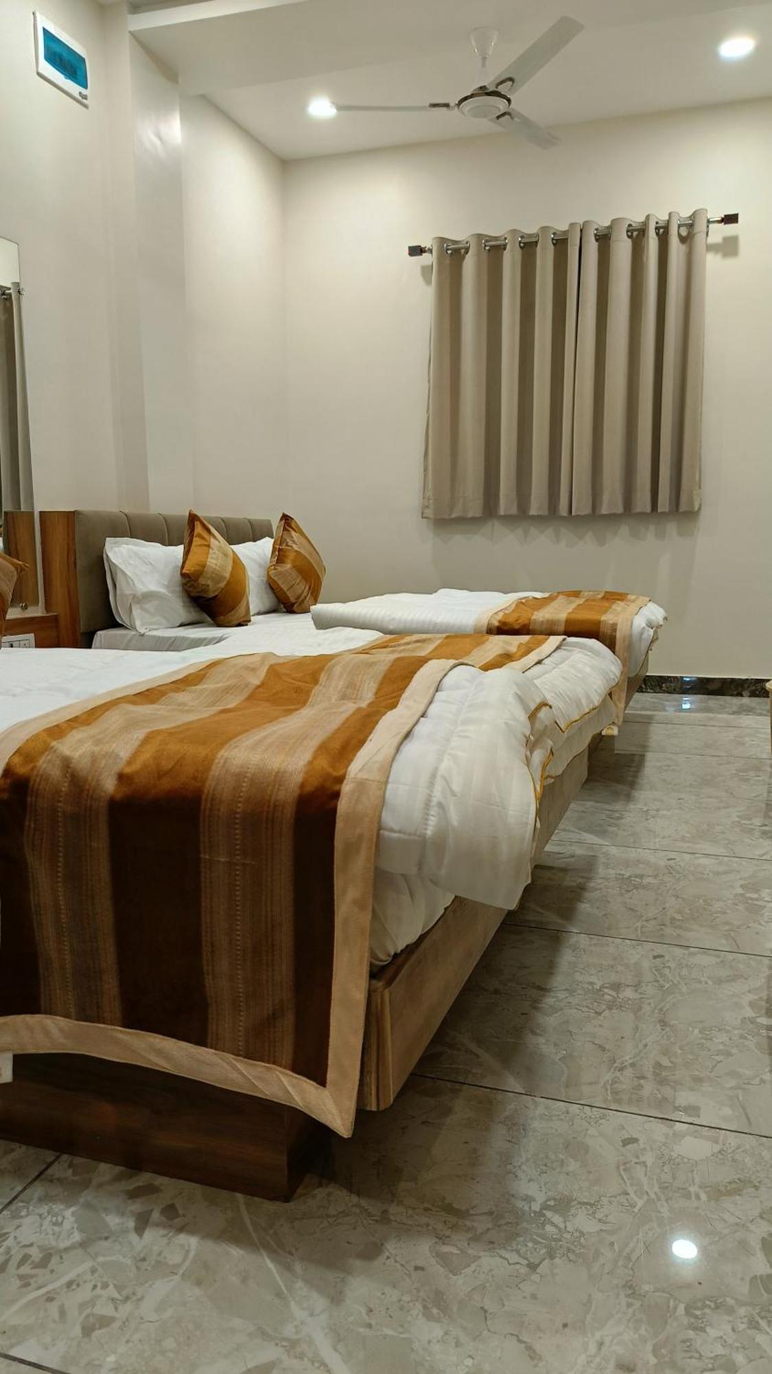 Shree Shyamraj Hotel Udždžain Exteriér fotografie