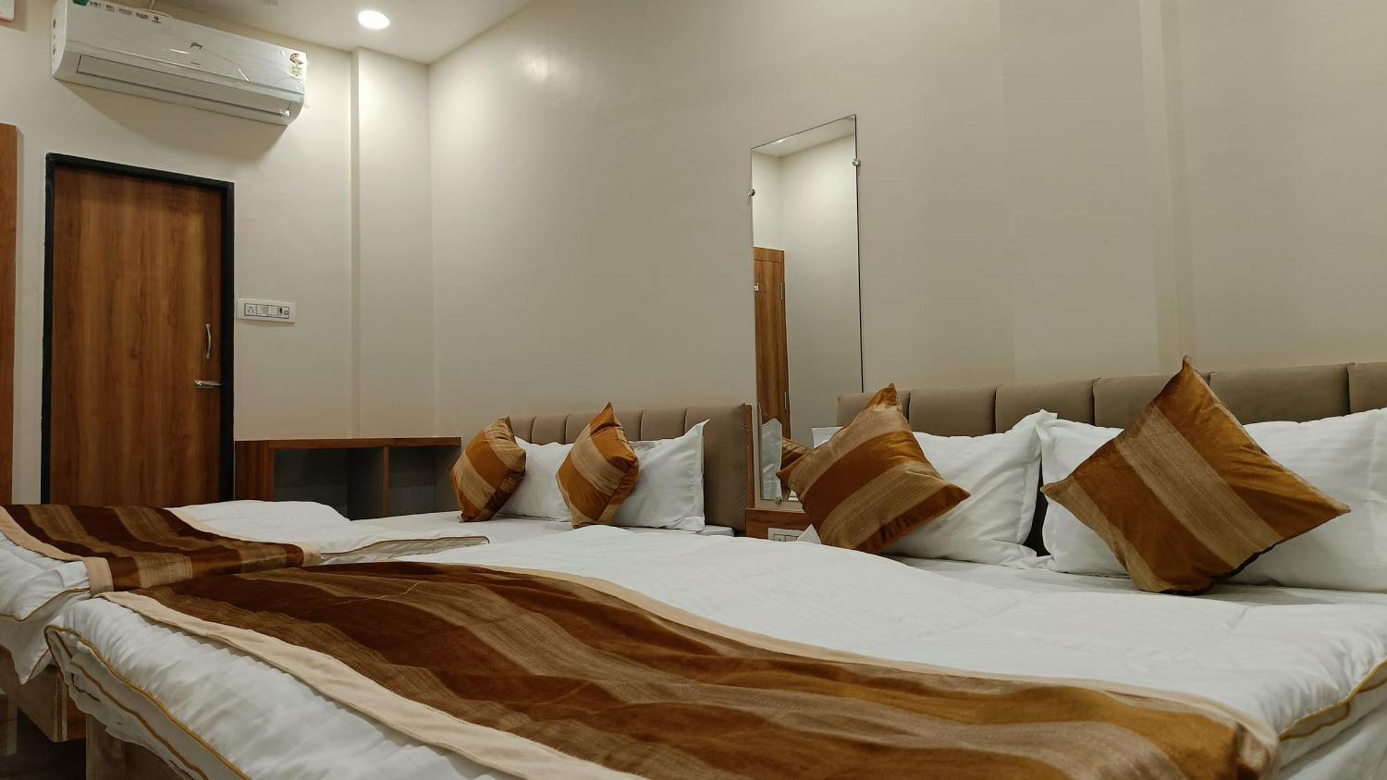 Shree Shyamraj Hotel Udždžain Exteriér fotografie
